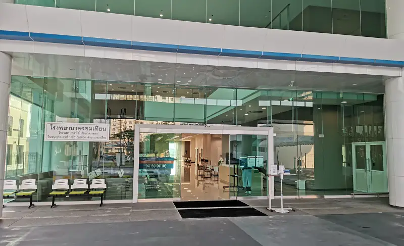 Jomtien-Hospital-front-doors